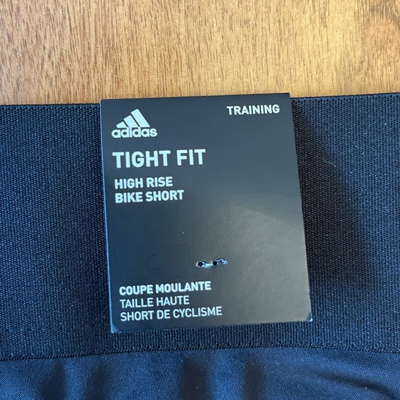 BNWT Adidas high-rise, right-fit bike shorts - Picture 5 of 6